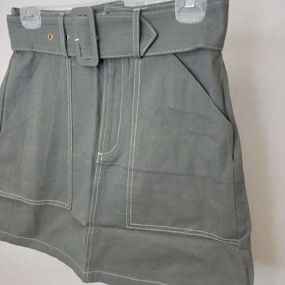 SHEIN Contrast  Trim Belted Skirt - Picture 2 of 5